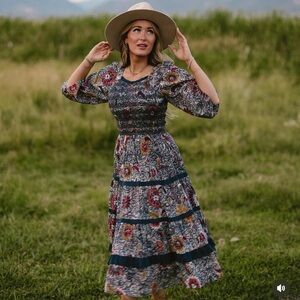 Ivy City Co Navy Floral Roselyn Midi Dress Size 1X